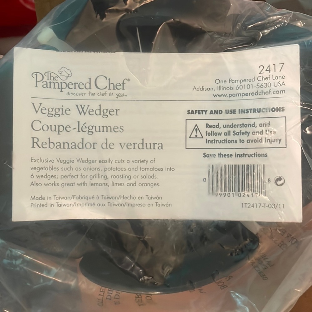 Pampered Chef Veggie Wedger Slicer, 2417.